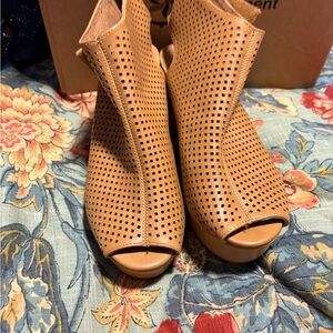 Madeline wedges size 8